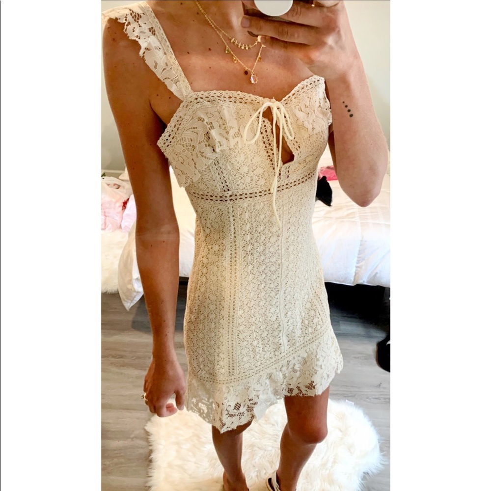 NWT THIS LOVE IS ENDLESS LACE DRESS